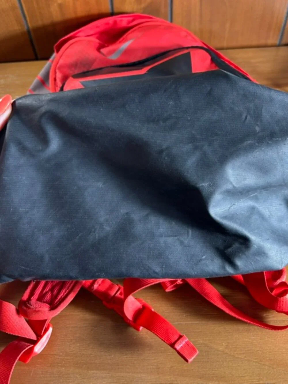 Nike Max Air Vapor Backpack Red/Black Water Resistent Shock Absorbing Air Pods